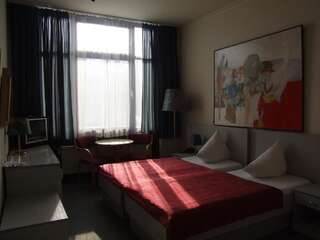 Отель Berlin Art Hotel Гюмри Стандартный двухместный номер с 2 отдельными кроватями-7